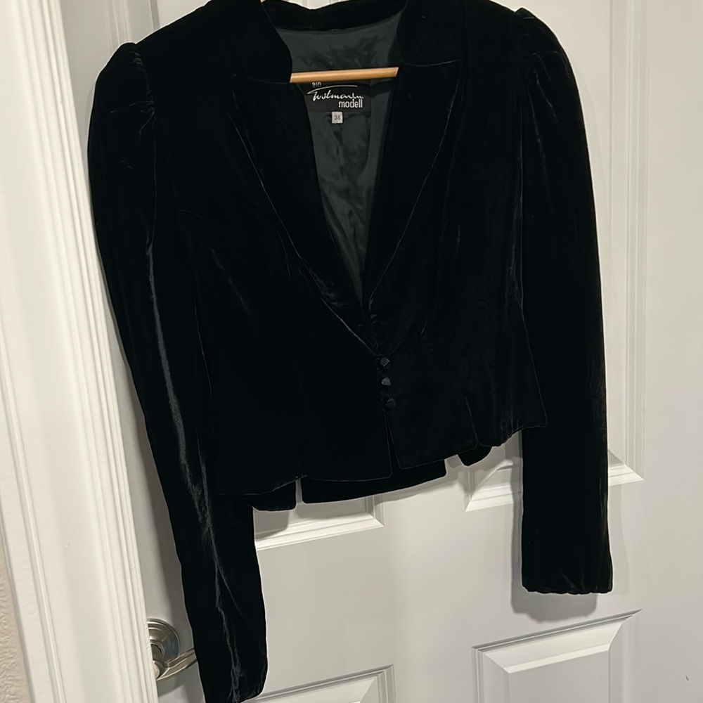 Women’s Vintage German Velvet Cropped Blazer size 38 (US 8)
